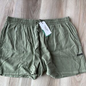 Calvin Klein Green Shorts with Elastic Waistband. Sz.XL